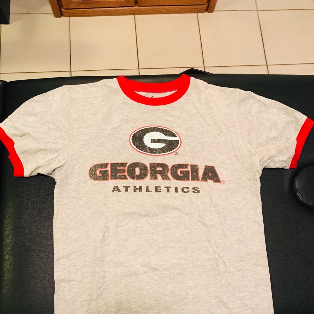 Vintage style UGA athletics t-shirt